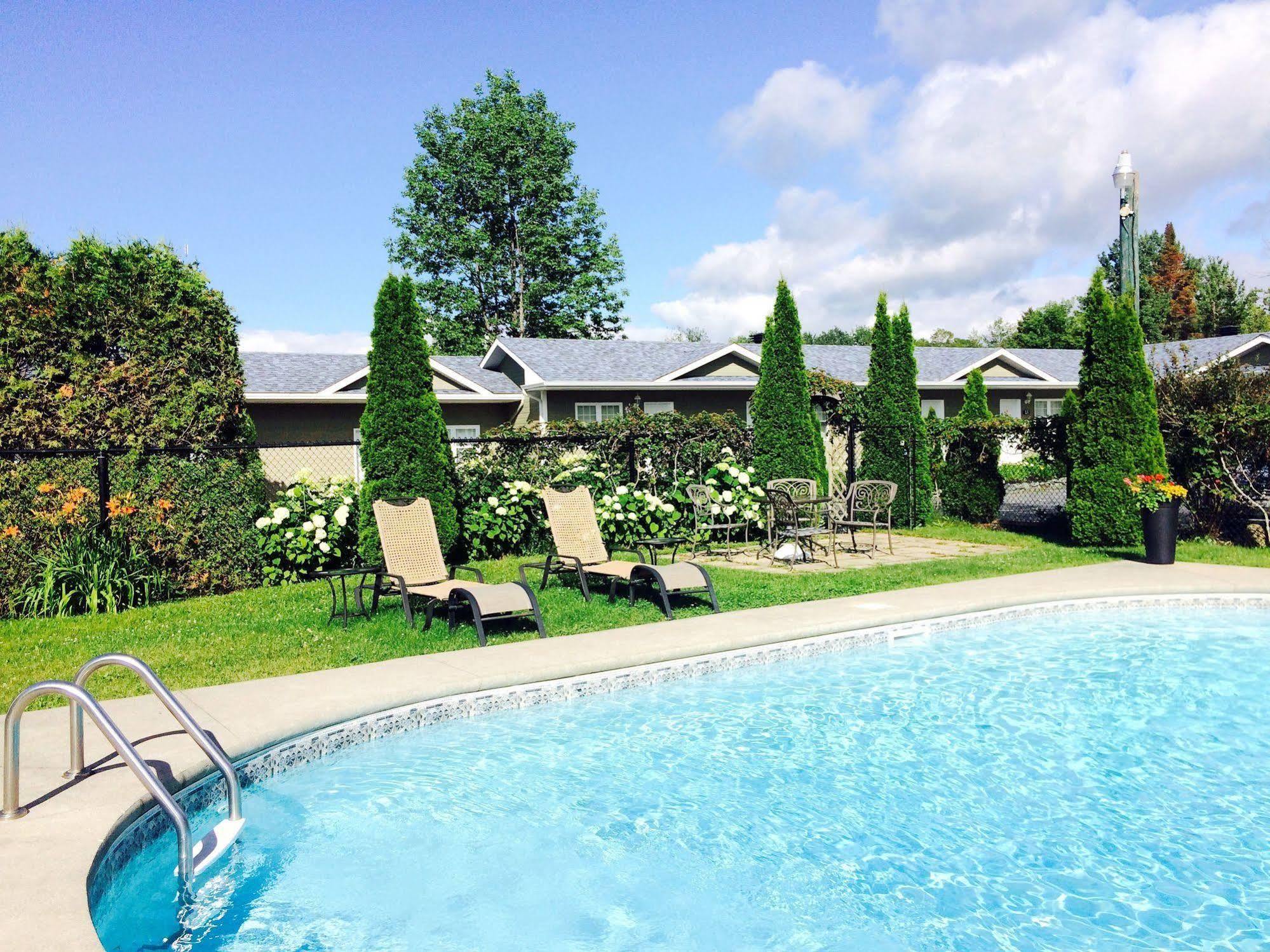Motel Des Cedres 셔브룩 외부 사진